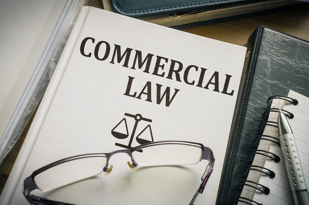 What does a commercial lawyer do in Canada
